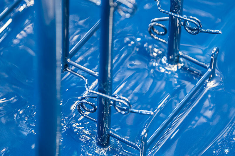 Detailaufnahme der Kunststoffbeschichtung ISOFAN SQ blau